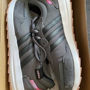 New in box Adidas retro run shoes size 10
